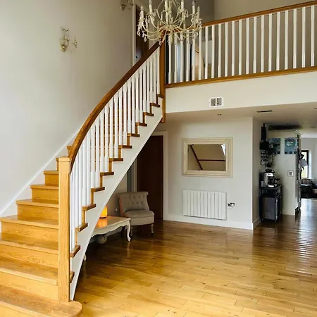 Hawthorn House * Rosmuck