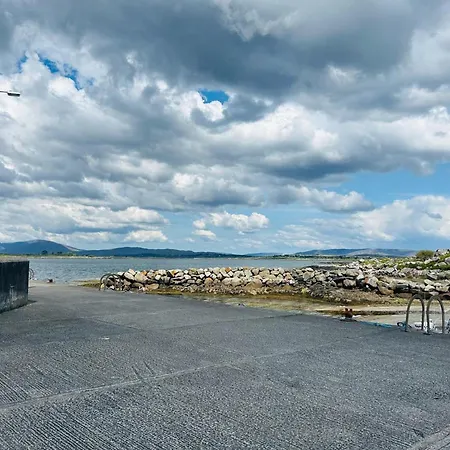 Hawthorn House * Rosmuck