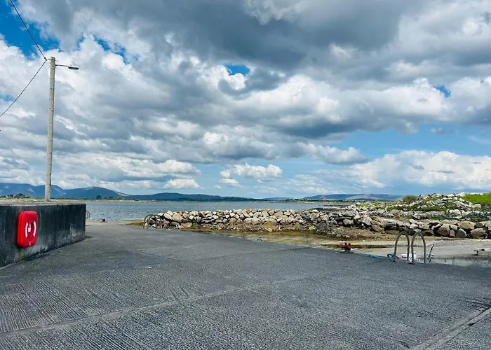 Hawthorn House * Rosmuck